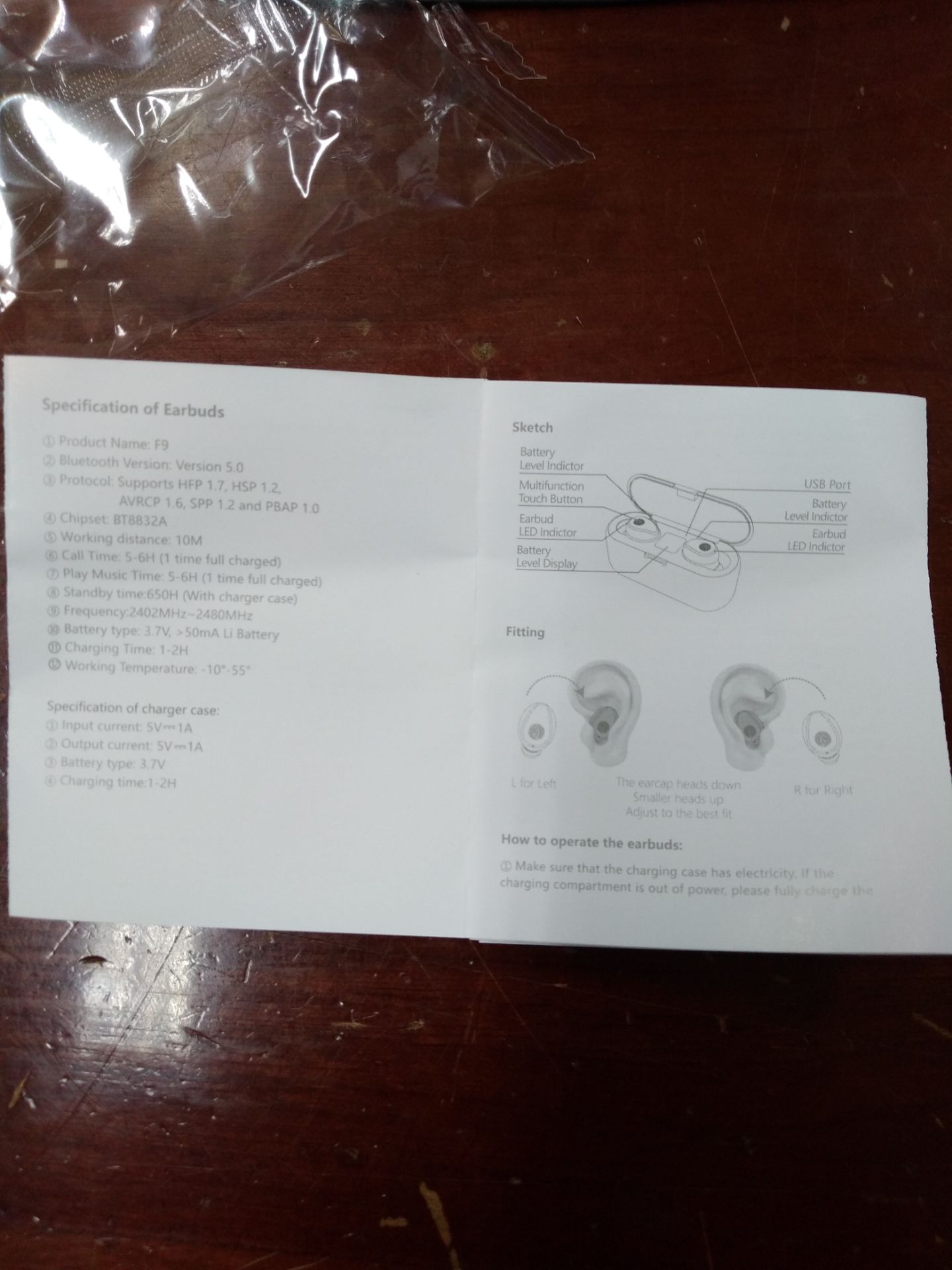 Shop và tiki giao hàng nhanh, sản phẩm chỉ mức bình thường. Thông tin miêu tả trên tiki ko đúng thực tế. Cụ thể: Trong User Manual không tìm thấy thông tin dock sạc là 3500mah, thậm chí không biết cụ thể là bao nhiêu mah luôn và chân sạc chỉ có 2 chân nam châm chứ không phải là 4 chân như đã miêu tả. Các bạn lưu ý tai nghe này chỉ đàm thoại 1 bên thôi.