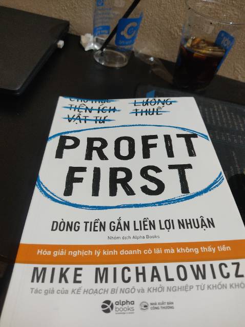 Mình đã đọc hơn 100 trang ! Cuối cùng mình hiểu ra điều gì gây lỗ hổng trong quản lý cá nhân và quản lý tài chính của các doanh nghiệp trước mà mình tham gia ! Mình nghĩ đây sẽ là một hệ thống mới cho tương lai khi mình xây các dự án sau này