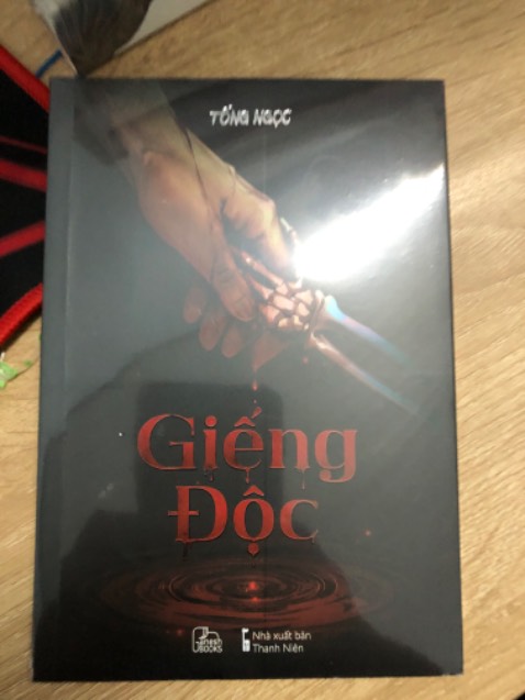 Fhs thì tên tâm về sách lắm. Giao nhanh hú hồn. Đóng gói cẩn thận, sách đẹp nguyên siu. Giá ổn áp. Tuyệt vời nhé mn