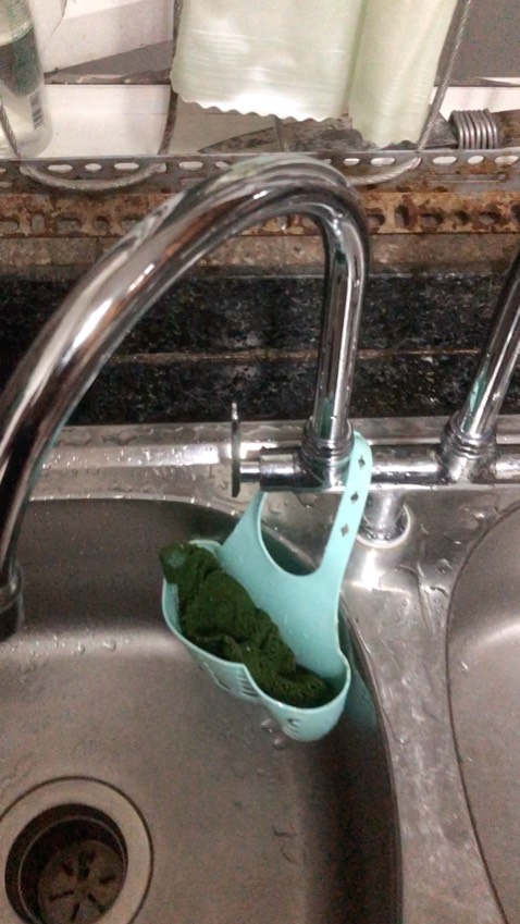 Hàng đẹp mà hơi bất ổn. Không hợp giá tiền.  1 bên thì lắc lư. 1 bên thì đầu vòi hơi rộng mở nước to nó bay ra nên phải cuốn băng nước.