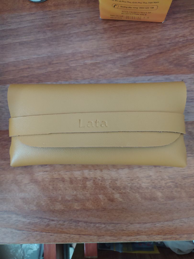 khá đẹp nhỏ gọn. nhưng phần gập vào không có cúc bấm lên cảm giác hơi mất an toàn. màu nhạt hơn so với ảnh khá nhiều