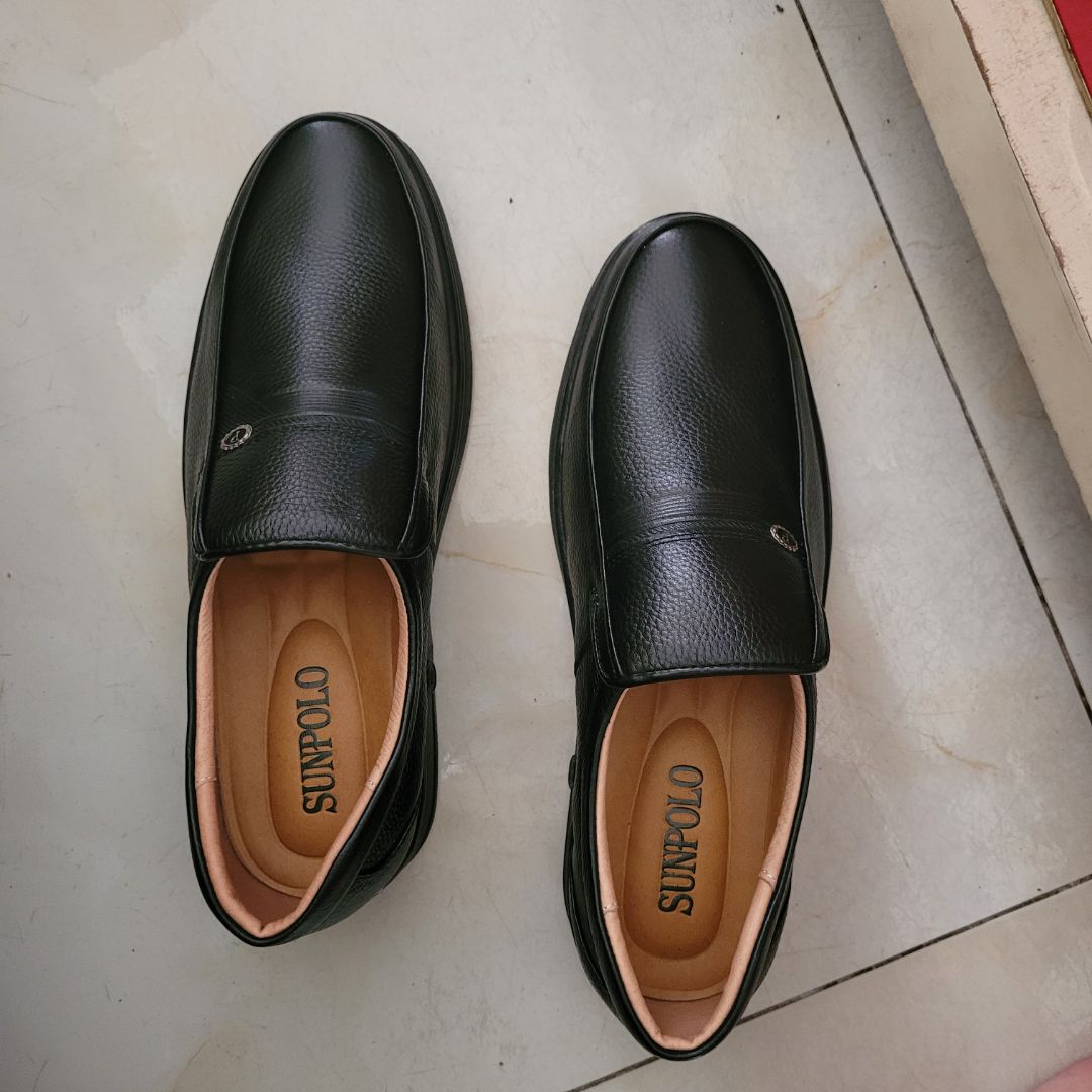 Giày quá đẹp, hoàn thiện, chất da dầy dặn, đi êm và đế không kêu lộp cộp. Rất hài lòng về chất lượng sản phẩm và dịch vụ đóng gói cẩn thận từ Shop.