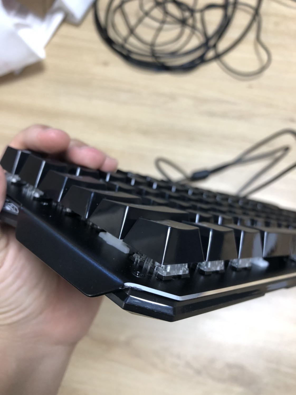 Quá thất vọng với cách đóng gói của shop cũng như tiki. Mình mua hàng mới mà lại giao sản phẩm cho mình không có hộp. Không tem xanh của ninja. Trong quá trong vận chuyển đã bịp móp ở góc. Mình đã mua nhiều đồ ở tiki nhưng thật sự lần này sản phẩm tệ. Vote 1*