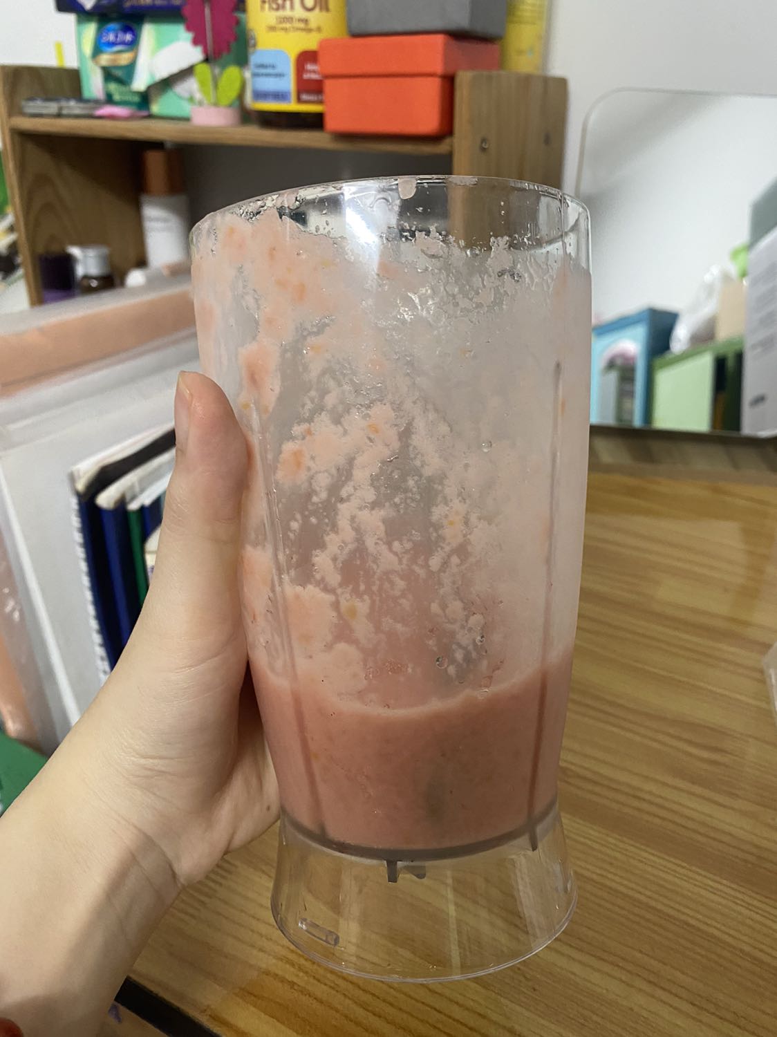 Máy xinh nhỏ gọn tiện lợi, thích hợp dùng 1 2 người. Xay xong dùng làm cốc uống luôn, đỡ phải rửa ly 😁
Đập đá mịn ra rồi xay mình thấy ổn. Tuy máy nhỏ nhưng lực xay mạnh. Màu xanh mint đẹp. Tiki giao nhanh. Đóng gói cẩn thận