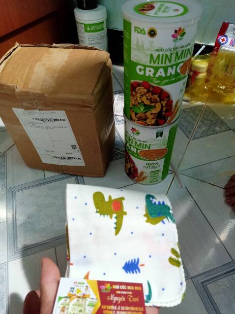 Sản phẩm tốt vk mình rất thích. Lần sau mình mua tiếp. Có cái phiếu tích điểm gì đó không biết để làm gì. Về phần giao hàng hơi lâu có 1 hộp bị mối.