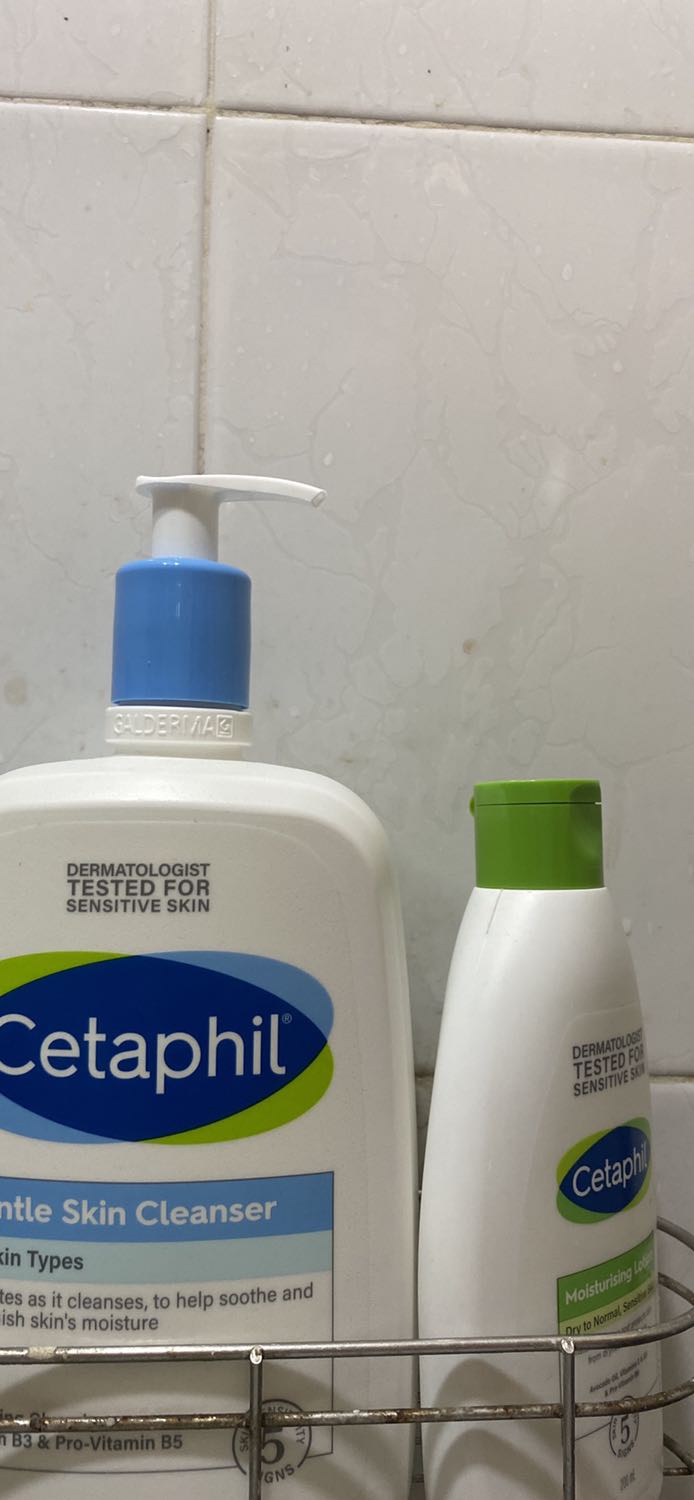 Chai to khổng lồ, tính ra giá hợp lí, mình dùng đã 3 chai 476ml rồi nên thôi lần mua mua chai to luôn 👍🏻