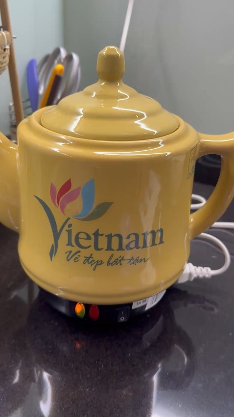 Tiki giải quyết vấn đề quá tệ. Sản phẩm bị lỗi, báo hoàn trả, đợi đến khi mình báo lên tổng đài, đổ lỗi cho người bán. Người bán lại đổ lỗi cho tiki. Cuối cùng, mình vẫn không nhận được câu trả lời cho sản phẩm bị lỗi