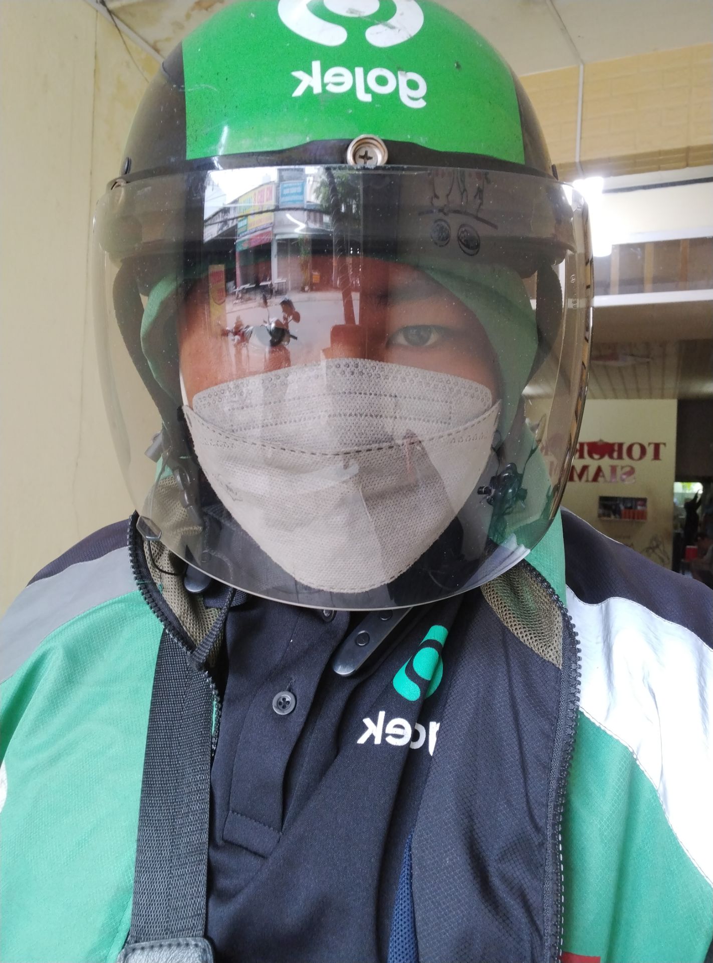 hàng đẹp ,giao hàng nhanh, ban ngày thì mát, ban đêm ko bị loá sáng.