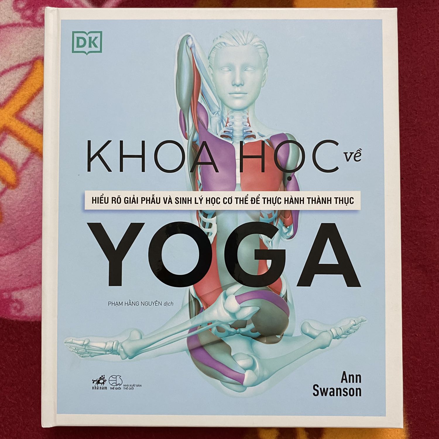 Nội dung khá phong phú, 
Sắp xếp các động tác khá phù hợp, có thể thành 1 chuỗi liên hoàn.
Phân tích động tác cũng khá chi tiết, điểm cộng là có những động tác thay thế cho người mới.
Có 1 phần theo quan điểm cá nhân chưa hợp lý là 2 trang cảnh báo để gần cuối sách. Trong khi nó nên để đầu sách trước khi vào động tác có vẻ hợp lý hơn.