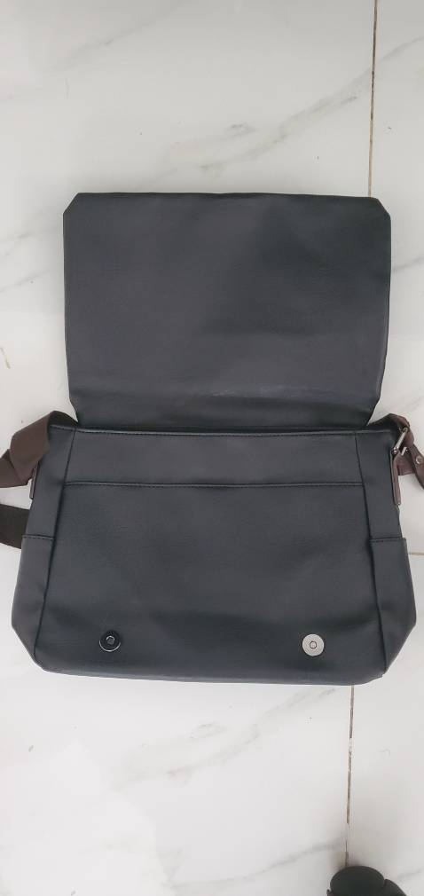 Thiết kế đẹp, chất liệu da mềm, nhiều ngăn tiện ích, túi chắc chắn khóa kéo hoàn thiện đẹp