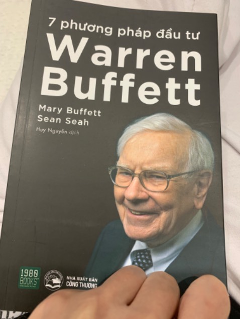 Là cuốn sách đầu tiên mình đọc về phương pháp đầu tư. Thông tin rất dễ hiểu và gần gũi cho bất cứ ai. Sau cuốn này có lẽ mình sẽ tìm thêm 1 số cuốn sách khác về đầu tư để đọc và bắt đầu tập tành thực hành xem sao