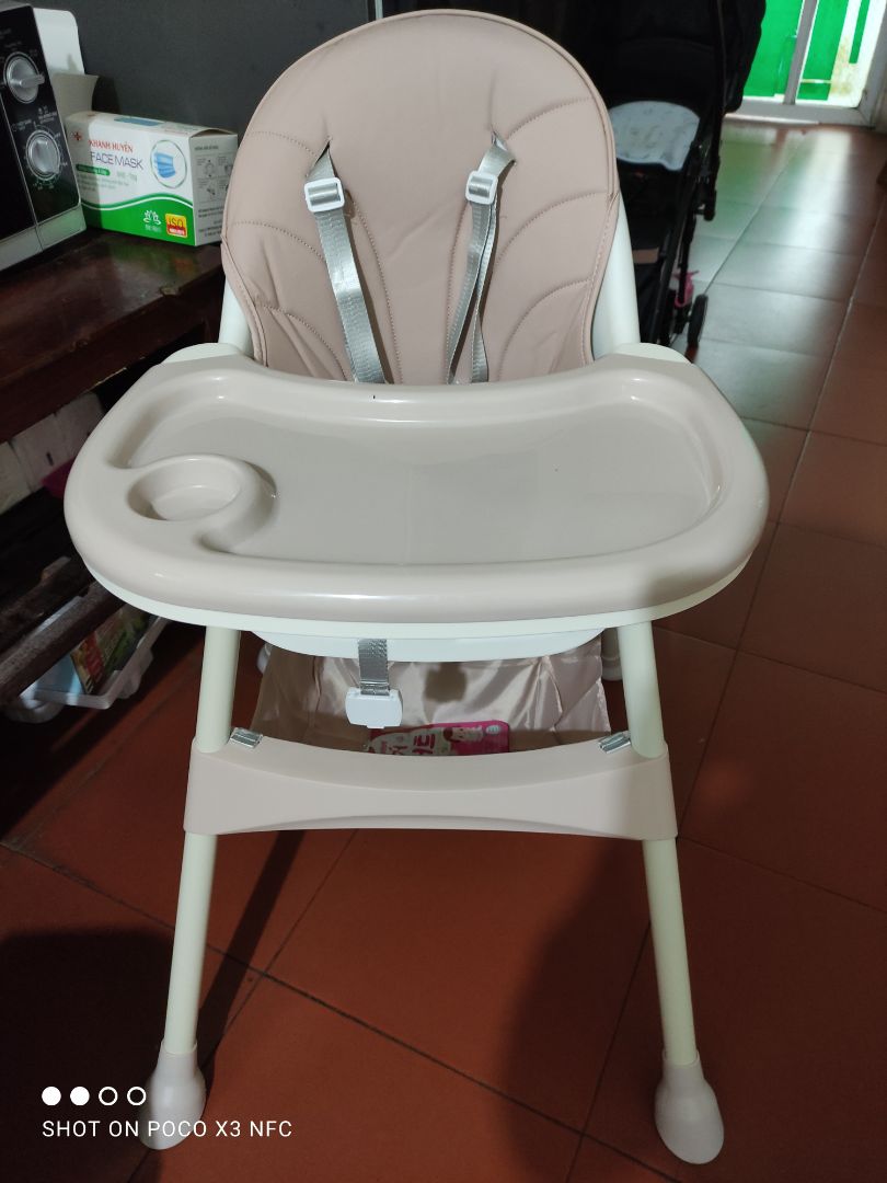 ghế khá chắc chắn, đệm ghế có thể tháo dời dễ dàng vệ sinh.