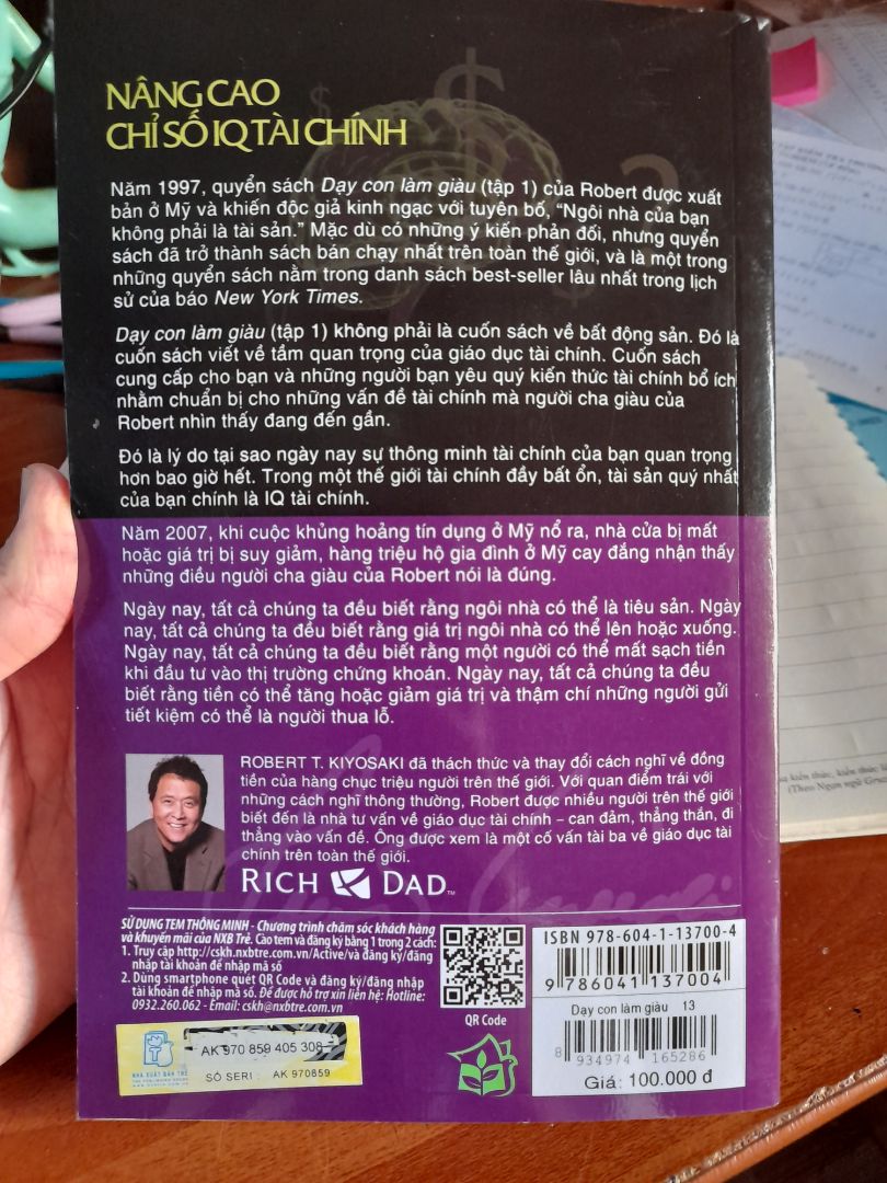 Chất lượng sách tốt. Là một cuốn sách rất đáng đọc ạ. Và đặc biệt là những ai quan tâm đến lĩnh vực tài chính