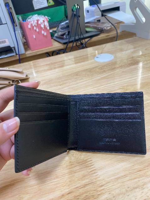 Ví đẹp lắm ạ .. nhỏ gọn nhưng khá nhiều ngăn rất tiện .. quá ưng luôn shop ạ Ví đẹp lắm ạ .. nhỏ gọn nhưng khá nhiều ngăn rất tiện .. quá ưng luôn shop ạ