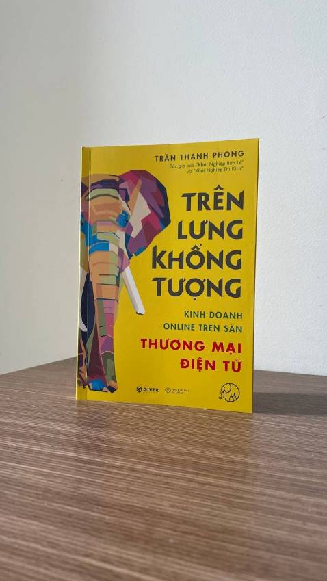 Quyển sách ra đời đúng thời điểm mình đang rất cần. Sách hướng dẫn chi tiết các thao tác đơn giản tìm ra sản phẩm ngách và đưa lên sàn thương mại điện tử rất phù hợp ở thị trường Việt Nam. Nội dung vô cùng thực tế, ngắn gọn súc tích dễ hiểu dễ thực hành. Thực sự rất cảm ơn tác giả. 
Tiki giao hàng siêu nhanh, đóng gói chắc chắn. Sách trình bày rõ ràng dễ đọc. Mong tác giả sẽ tiếp tục cho ra những tác phẩm hay hữu ích cho độc giả.