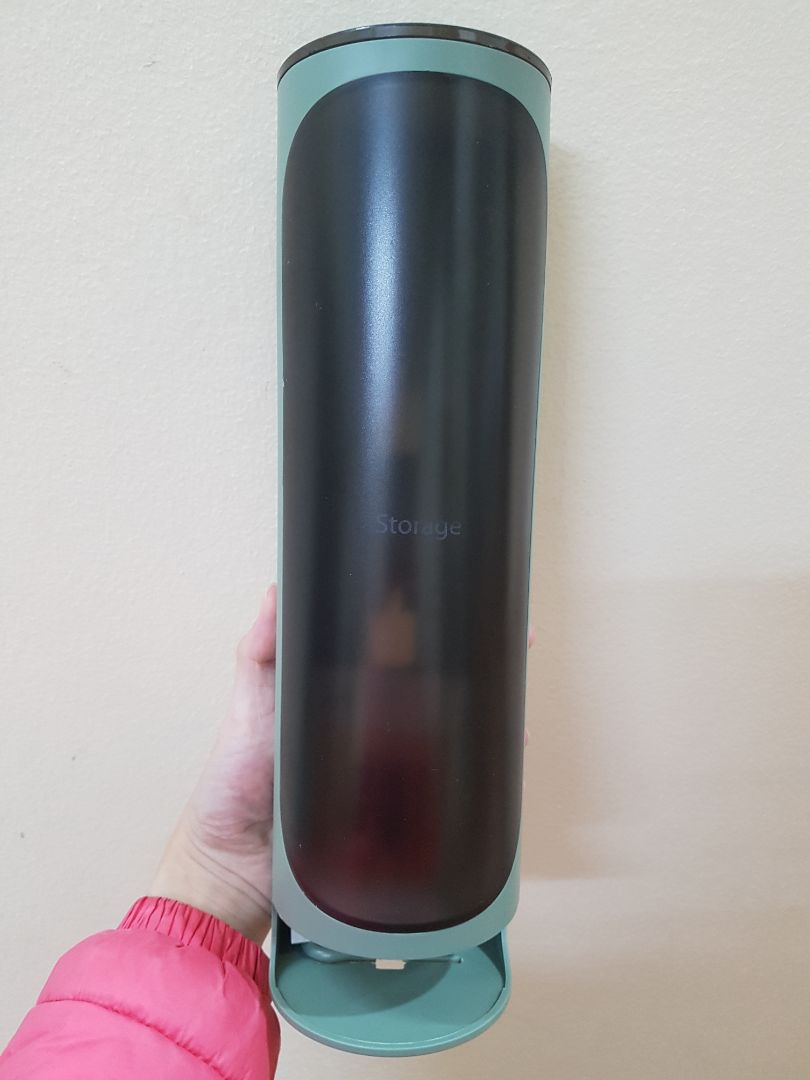 Hộp đẹp, chất liệu nhựa tốt, cứng cáp, màu rất sang, đựng được khá nhiều túi nilong, bếp gọn gàng hẳn ra. Thanks shop 5*.