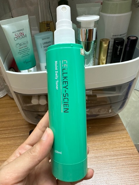 Giao hàng nhanh, đóng gói cẩn thận. Sp sử dụng rất thích da mềm mịn, cấp ẩm tốt. Đặc biệt với vòi xịt sử dụng rất thuận tiện.