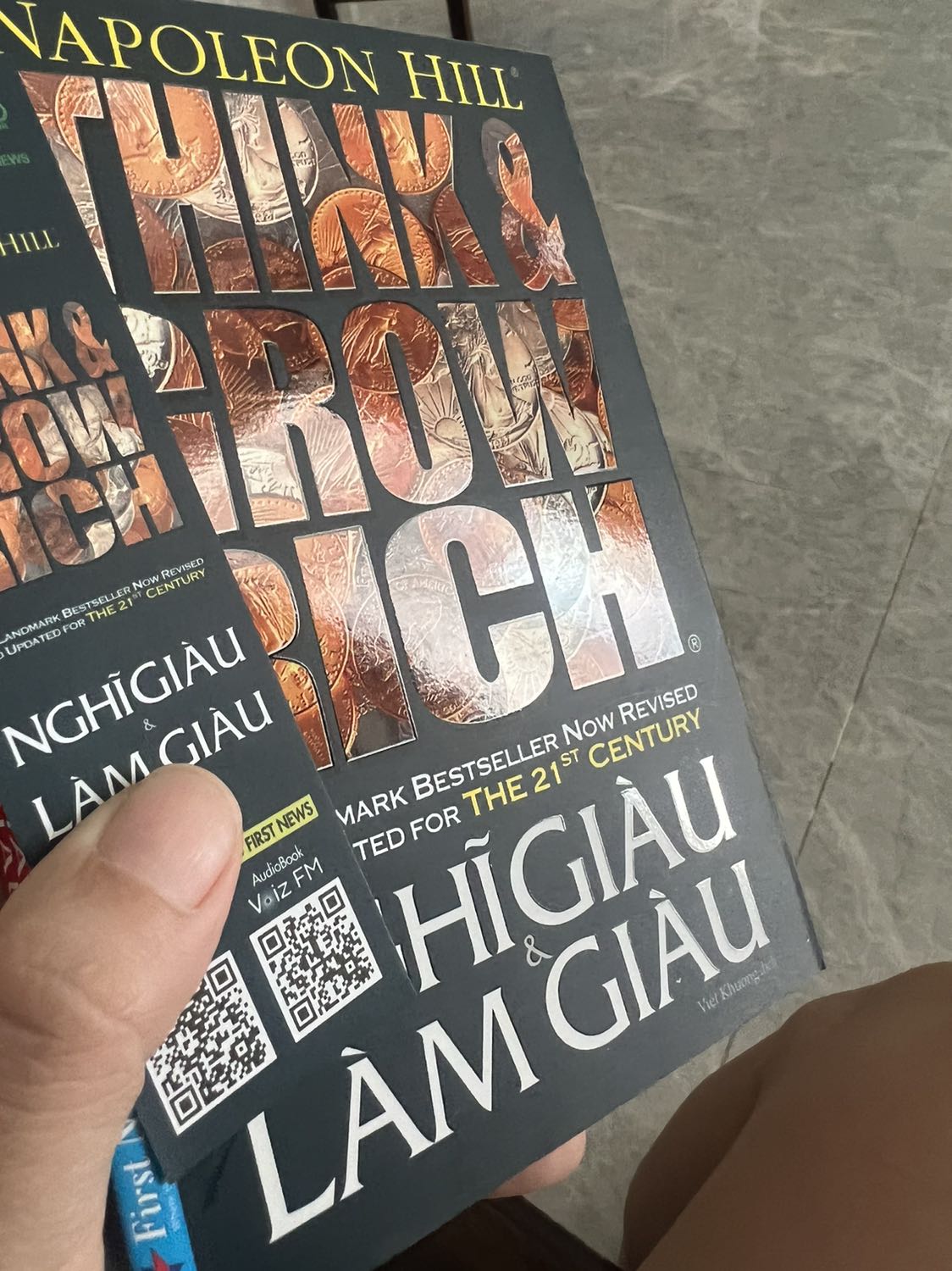 Sách real. Bìa đẹp mới. Chữ nổi bóng sáng. Sẽ ủng hộ tiếp ạh.