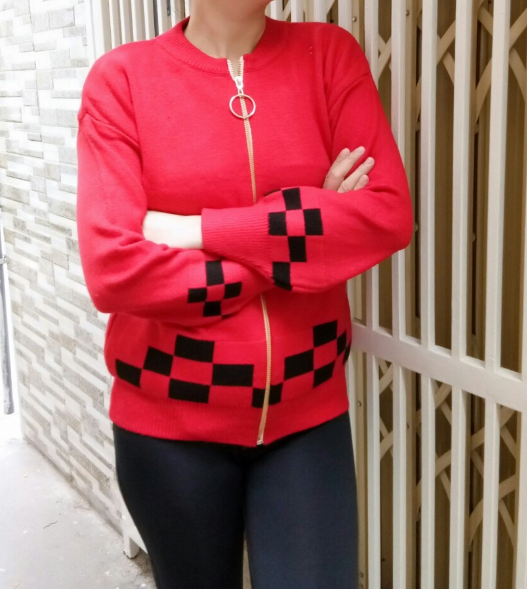 Đẹp như hình ạ, chất liệu lên bền đẹp, họa tiết tinh tế, có khóa kéo lạ mắt mà tiện lợi. Sản phẩm giao nhanh, đặt trong vòng hai ngày TIKI đã giao - kiểm hàng tại chỗ. Rất hài lòng mẫu này ạ. Thanks Đẹp như hình ạ, chất liệu lên bền đẹp, họa tiết tinh tế, có khóa kéo lạ mắt mà tiện lợi. Sản phẩm giao nhanh, đặt trong vòng hai ngày TIKI đã giao - kiểm hàng tại chỗ. Rất hài lòng mẫu này ạ. Thanks