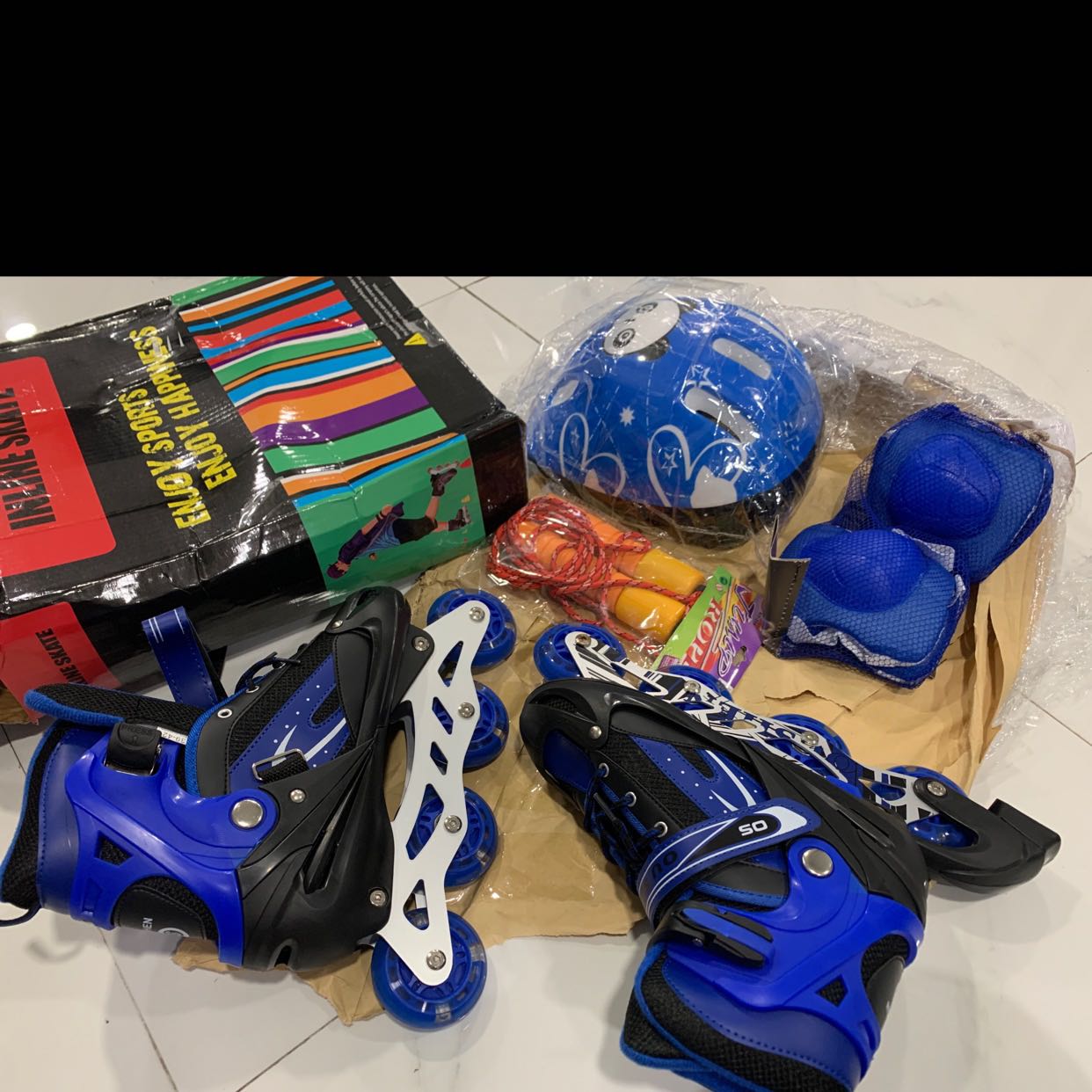 Hàng nhìn mới ok nhưng con ốc hơi bị sét và khoá cài bị lỗi 1 bên mở không được, shop chú ý kiểm tra trước khi giao nhé.