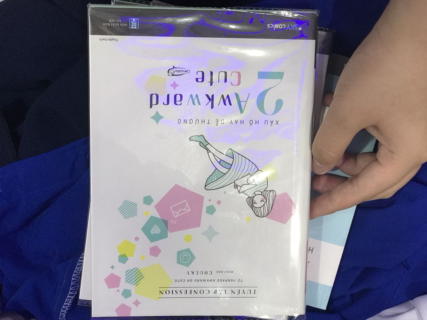 Truyện rất cute và dễ thương ạ. Tập 2 rất dày và chắc chắn, cứng hơn tập 1 và 3 nhiều ạ. Giao hàng khá trễ mà thôi kệ vậy. Nói chung mọi người nên mua nhoa ạ Truyện rất cute và dễ thương ạ. Tập 2 rất dày và chắc chắn, cứng hơn tập 1 và 3 nhiều ạ. Giao hàng khá trễ mà thôi kệ vậy. Nói chung mọi người nên mua nhoa ạ