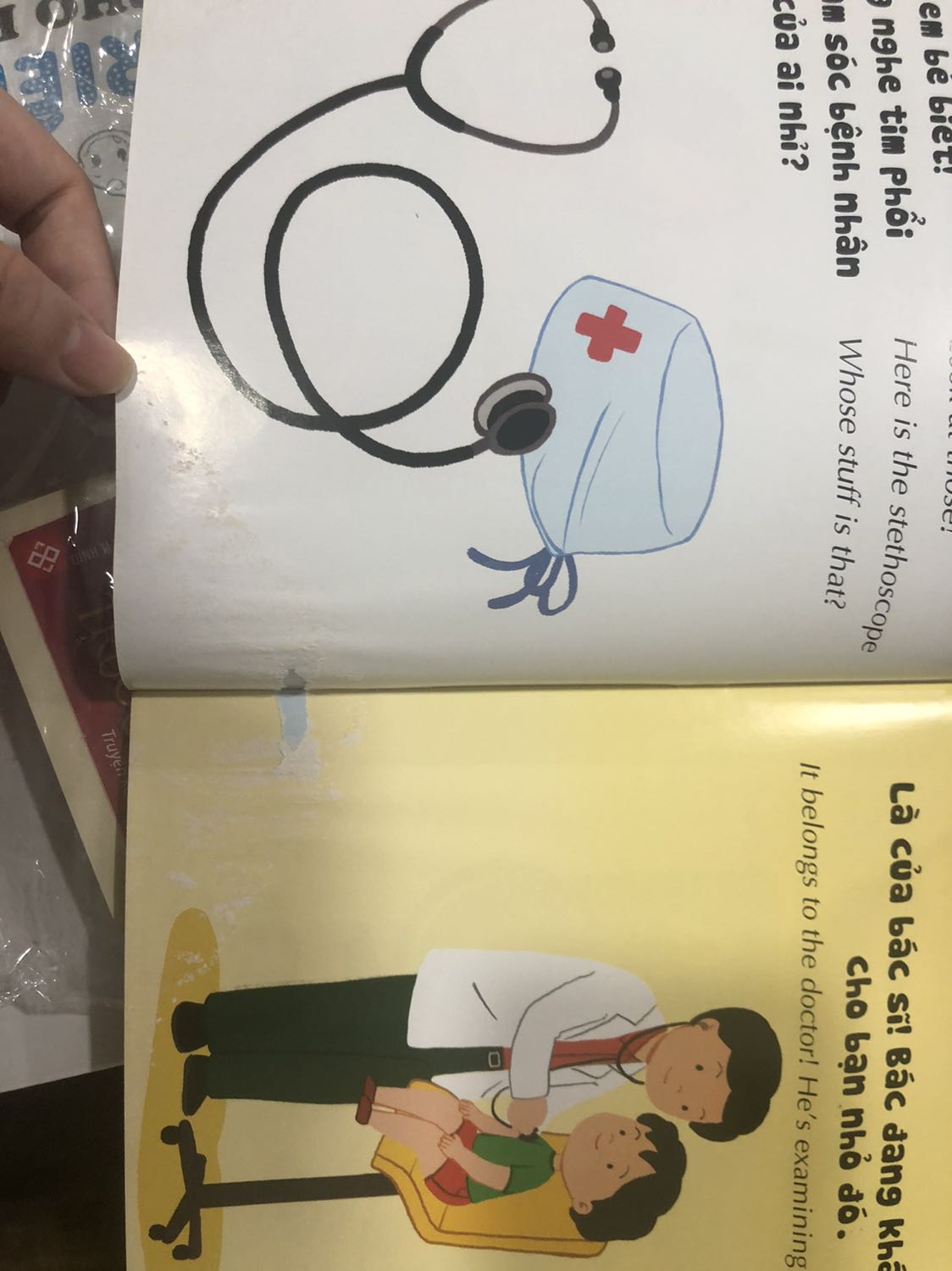 1 cuốn Đồ dùng của ai bị ướt hết rách cả trang sách mà cũng giao cho kh đc. 1 sao