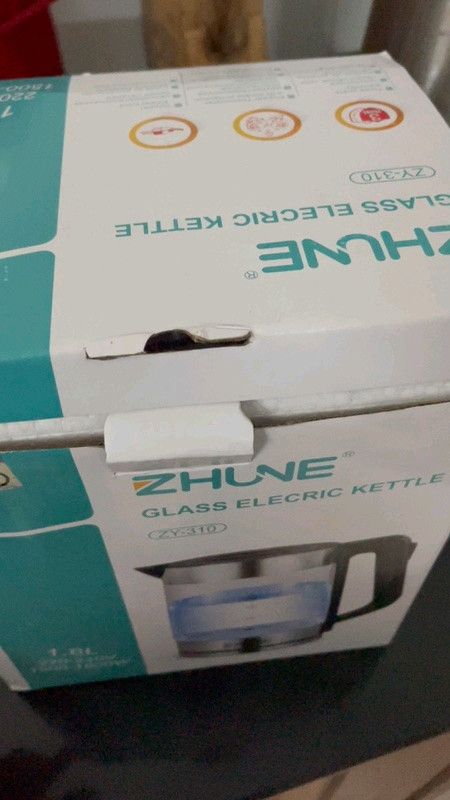 Ấm chất lượng, giống mô tả như shop đăng từ hình ảnh đến phiếu bảo hành, sôi rất nhanh và êm nha mọi người. Nhìn gọn, đẹp, tinh tế, rất sang. Shop đóng gói cẩn thận. Tư vấn nhiệt tình, nên mua nhé mọi người . Tks shop. Sẽ ủng hộ lần sau ạ.