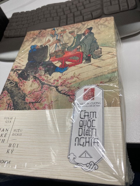 Kiện hàng đóng gói tốt. Sách đc bảo quản tốt. Đẹp