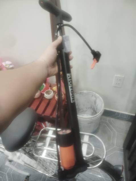 Sp lỗi, về bơm thử xe đạp thì ko ra hơi ở vòi. Yêu cầu đổi trả sp mới.