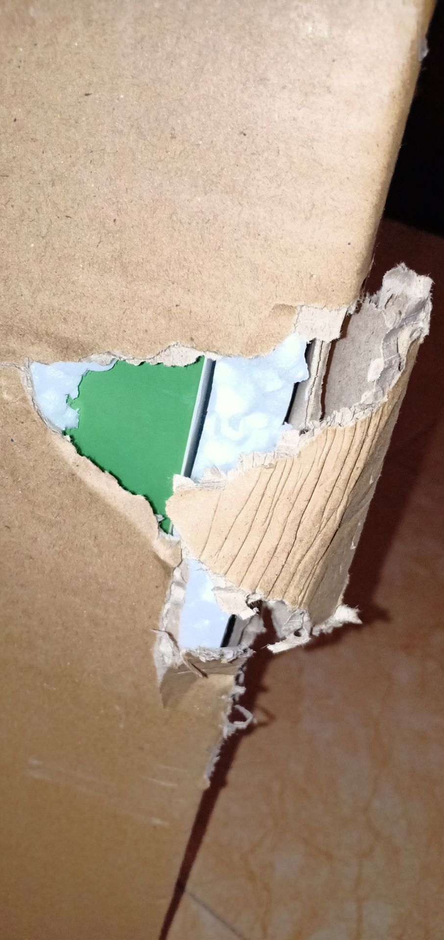 Hài lòng về sản phẩm, săn sale được giá tốt, nhưng máy hơi ồn thật. Ngoại quan sản phẩm bị rách có thể do vận chuyển nhưng không ảnh hưởng kiện hàng bên trong nên mình vẫn ok.