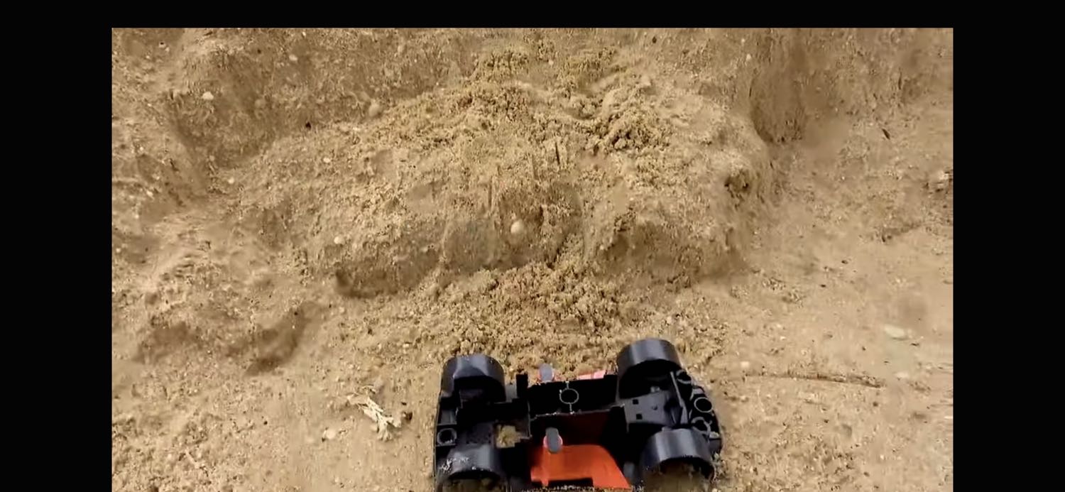 hộp tì tay ko vừa so với xe . dùng tạm kẹp giữa 2 ghế 
kê lên trên thì vẫn được