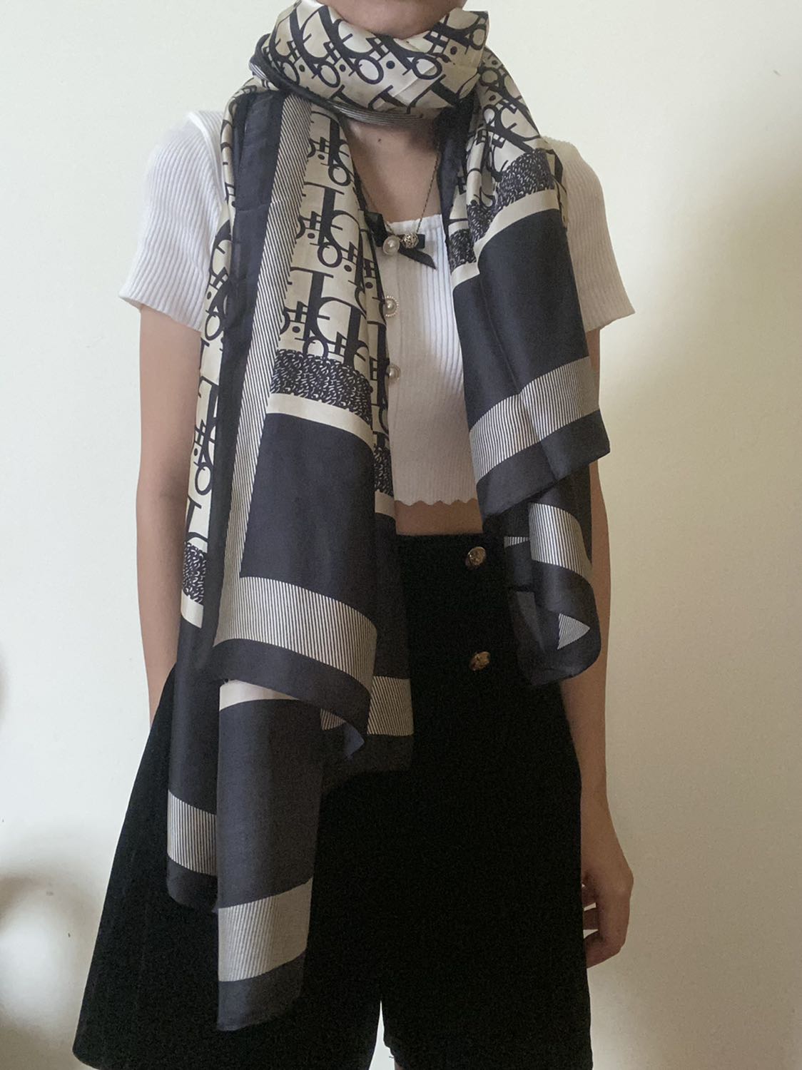 Khăn dài đẹp xuất sắc luôn shop ơi.
Chất lụa 100% hàng shop cái nào cũng chất😍😍😍😍
Sẽ mua thêm cho *** đi du lịch