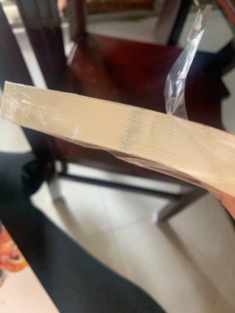 bọc bìa cũng k như, ráhc, mua bn lần mà lần này bực. thâyn, 3 cuốn mà nó bẩn và rách, nếu có mưa thì thôi rồi,haizz