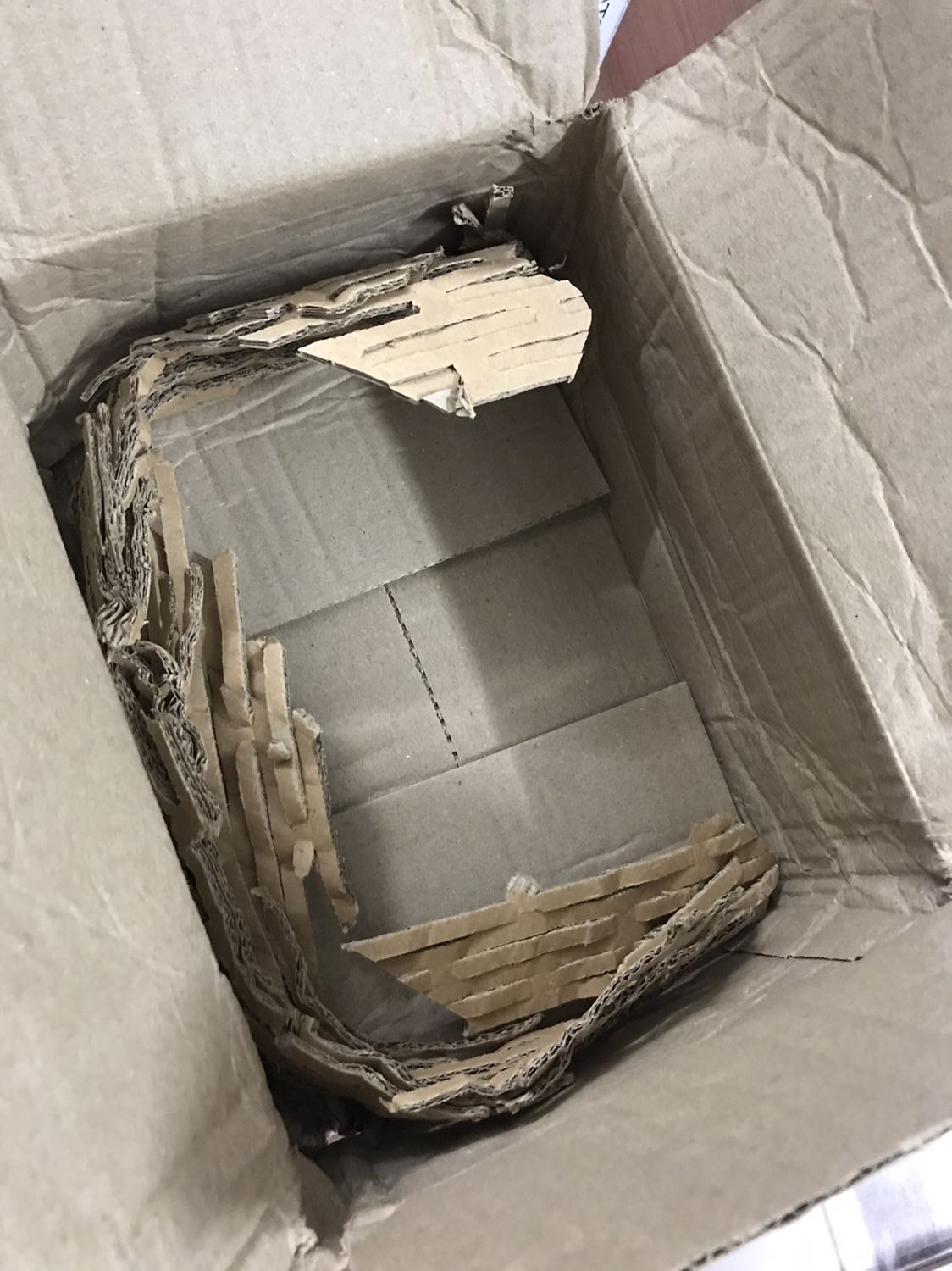 Truyện rất hay bìa rất đẹp nội dung ngọt ngào vô cùng lần giao hàng này tiki có miếng cát-tông bên trong khiến cho sách ko bị móp góc đánh giá rất cao lần giao hàng này 5 sao nha