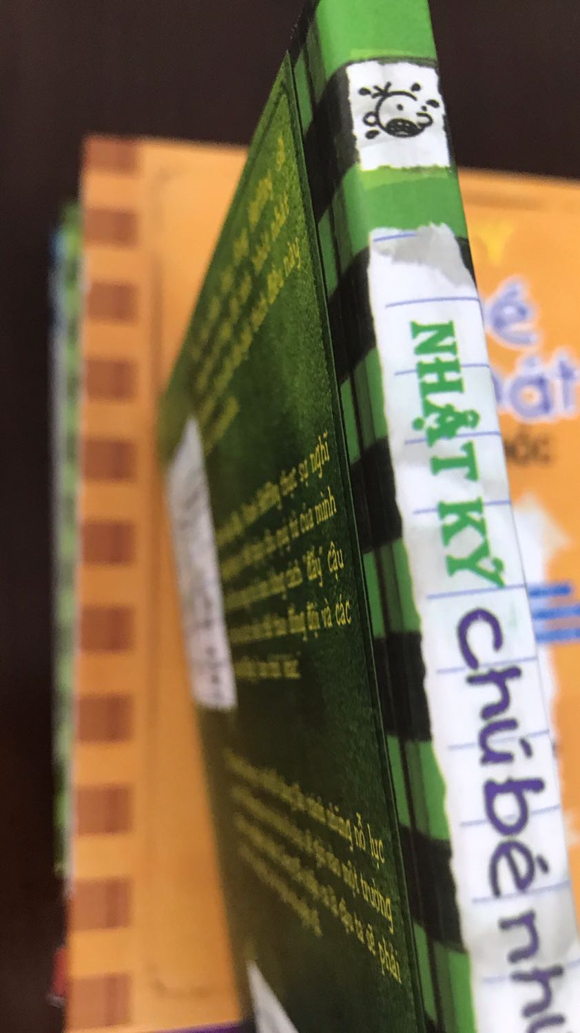 Sách hơi bẩn, gáy sách bẩn, dính băng keo, toàn là sách cũ đọc rồi