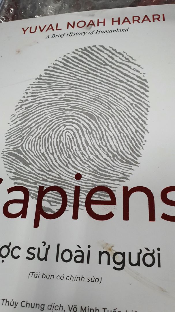 Sách dơ hầy luôn. toàn vết bùn thấy gớm, kiểu như sách cũ chứ không phải sách mới. đề nghị shop kiểm tra lại.