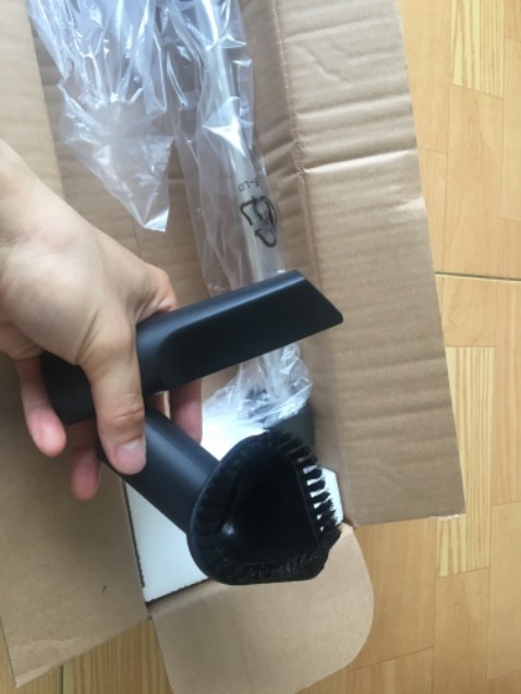 + Đóng gói cẩn thận.
+ Lực hút mạnh.
+ Lắp tháo dễ dàng tiện dụng.
+ Giá phải chăng.

- Tiếng to
- Chỉ có 1 lõi lọc, dùng 1 tg các bạn phải thay (mình nghĩ cái này là hiển nhiên rồi, dùng hút bụi là phải chấp nhận)