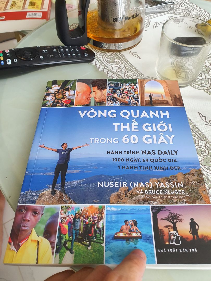 Rất hay. Lối viết rất bình dị và chân thực. Đọc xong có nhiều kiến thức bổ ích về một số quốc gia trên toàn cầu.
Nas cũng có những nhìn nhận, đánh giá rất mới mẻ (chẳng hạn vấn đề tiền bạc, chính trị, tôn giáo)

sách hay của 2021.