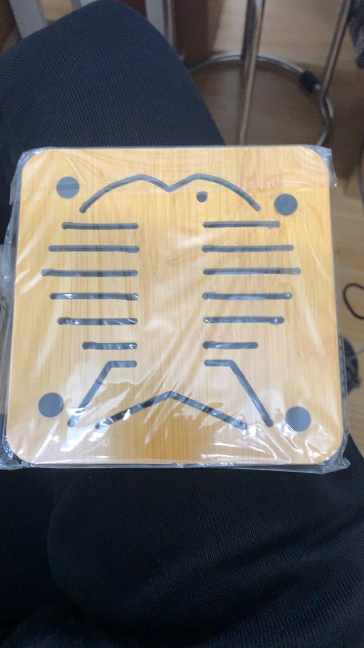 gỗ hoạ tiết đẹp, đế lót xinh lắm, shop phục vụ rất tốt