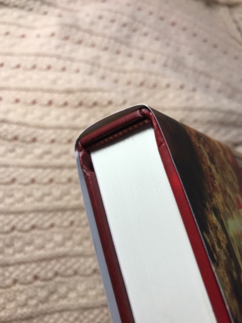 Shop giao hàng rất nhanh 
Nhưng mặc dù đóng gói nhiều lớp hàng vẫn bị méo ở viền mép bị lủng ở nhiều nơi quà cũng có những trường hợp tương tự 
Thật sự em đã rất hi vọng về cuốn sách này nhưng sản phẩm đưa về khiến em không hài lòng một chút nào