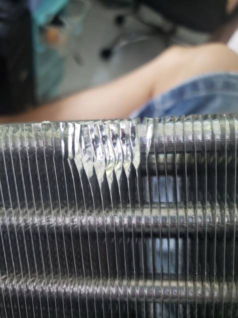 Shop gói hàng không cẩn thận mớp méo biến dạng sản phẩm