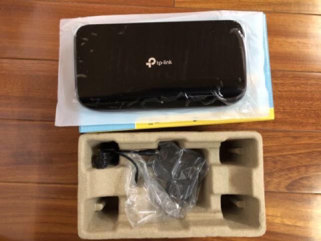 Switch TP-Link 8 cổng chạy được cả ngày ko thấy giật lag tí nào ( đang dùng cáp quang Viettel 35mb ) 
Switch cắm là chạy luôn nên không cần cấu hình qua web nha mọi người. Nó khá nhẹ, phù hợp với vị trí thoáng mát do vỏ switch làm bằng nhựa nên dễ nóng nếu đặt vị trí quá chật. 
Cảm ơn Tiki đóng gói và giao nhanh lắm.
