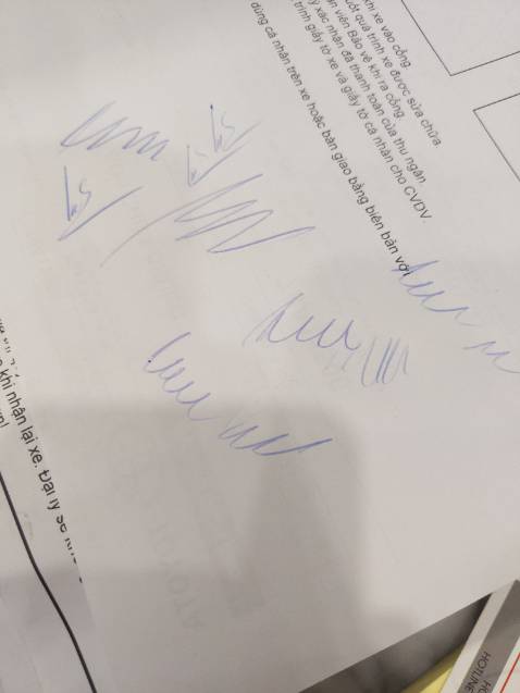 Chất lượng hoàn thiện kém. Mực nhạt, phải đè mạnh mới có mực