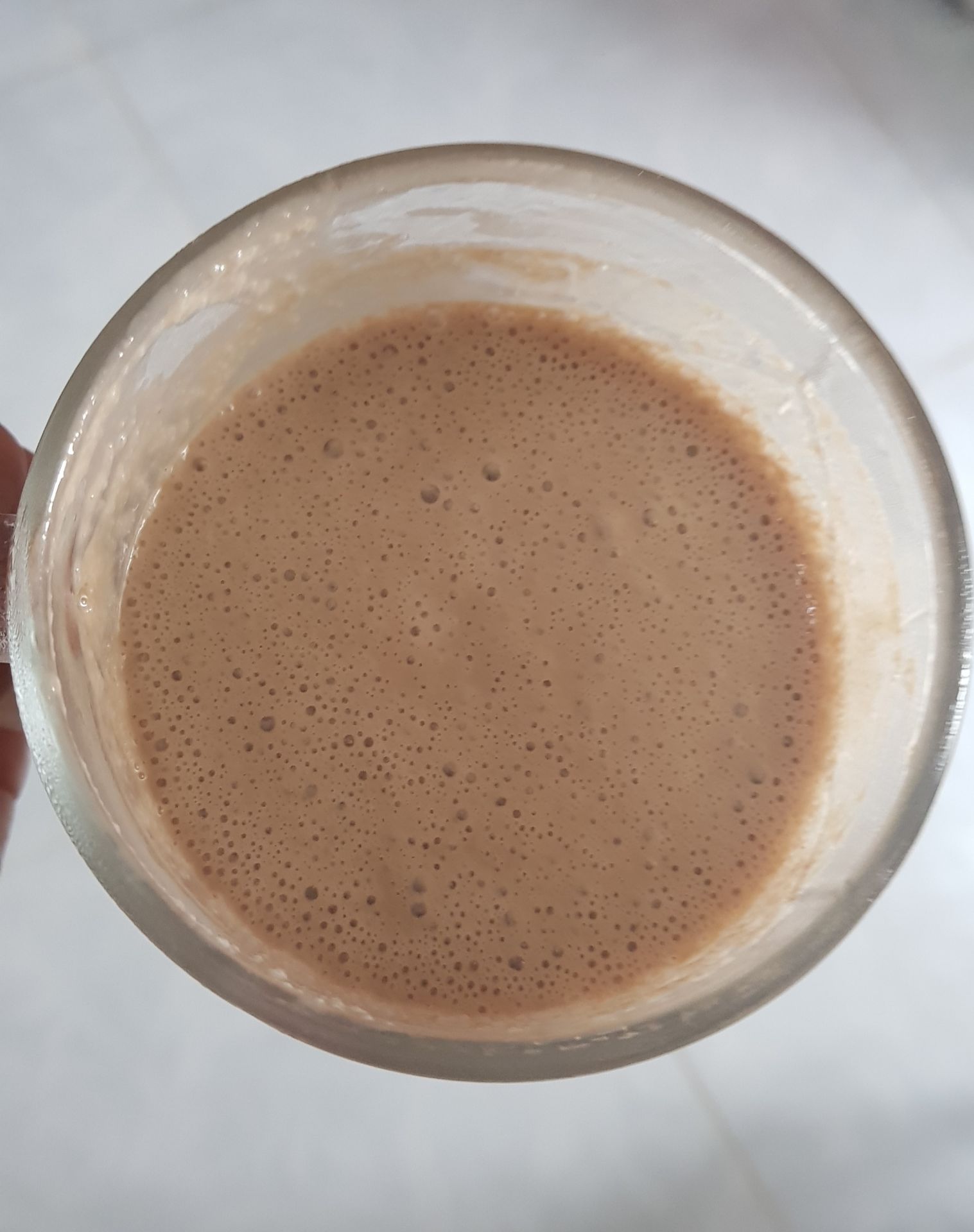 Đóng gói kĩ, có mã bảo mật nữa. Máy xay tốt, các chế độ lạnh đều ok, chế độ nóng thì mình thấy nấu sữa hạt các lại cũng khá ổn, nên cho ít nước hơn như hướng dẫn nếu ko sẽ hơi loãng, cũng co thể do mình ko dùng chính xác 100% như trong sách hd ghi, tại mình thích uống sữa sệt hơn. Nấu súp mình thấy ko ổn do mình nấu bị cháy dưới đáy do mặc định nấu 45 phút, chế độ trà thảo mộc cũng nấu 45 phút nên mình ko ưu tiên lắm do tốn điện lắm nhưng mn cứ thử xem sao. Máy khá nặng do cối thủy tinh chắc chắn, tiếng ồn cũng khá to đó do phòng mình dt nhỏ, bạn nào ở nhà to hơn chắc sẽ đơn. Nhưng dù sao cũng đáng mua nhé mn. Mình đã sử dụng hết qua các chức năng mới đánh giá để mn tham khảo nha.