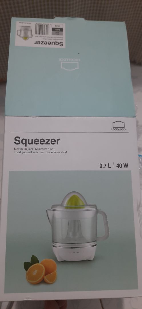 Mẫu mã nhìn bên ngoài có vẻ ổn và chắc chắn.Phiếu bảo hành hộp hướng dẫn full.Tuy nhiên cần trải nghiệm và sử dụng xem chất lượng thế nào rồi đáng giá tiếp để bà con lựa chọn đc một sp vắt cam vừa túi tiền sử dụng tiện ích xinh xinh.
NV Giao hàng nhanh chóng dễ thương.