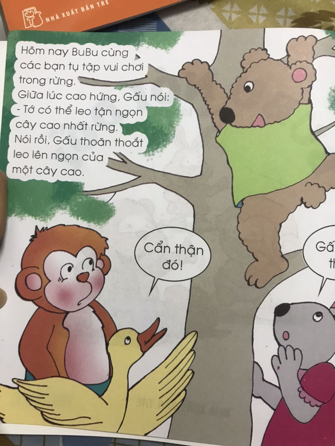 Mình từng thử mua vài cuốn Bubu về đọc cho con. Do lúc đó mình mua ở nhà sách và có đọc tham khảo trước thấy cũng ok!

Mình nhận thấy khi mua bôi truyện này bố mẹ vẫn phải tìm cách dẫn dắt câu chuyện thêm cho bé hiểu vì những mẫu đối thoại nhiều khi ko liền mạch lắm! Nhưng vẫn ơt mức chấp nhận được! Và bé mình rất thích! Sau đó mình đặt mua online cho tiện, nhưng thật sự thất vọng. Ko có sự nhất quán trong nét vẽ! Bubu ko còn dễ thương hay đúng hơn là xấu hơn nhiều so với những tập mình đã từng mua! Có nhiều cuốn in hơi lem nữa!

 nội dung: có những tập chỉ có những câu thoại gọn đến mức mà hụt hẫng lun ýk! 

Mình nghĩ tốt nhất bố mẹ nên đến nhà sách đọc sơ qua rồi hãy quyết định mua!