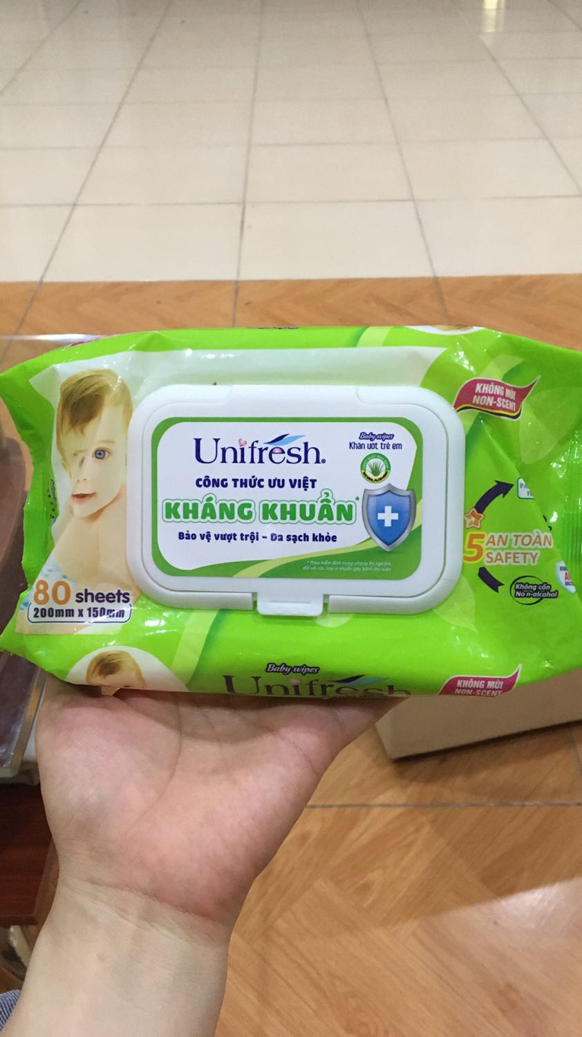 Giá rổ thì rẻ rồi! Mình ưng giá rẻ rồi! Còn sản phẩm thì chất liệu trơn quá, lau chùi cho bé thấy không bám mấy! Mà muốn mềm mịn hơn thì phải chấp nhận mua loại giá cao hơn! Vẫn cảm ơn shop về phương diện giá rẻ! Mẹ nào chăm chỉ thì dùng lau lúc con tè Ok, con ị thì tốt nhất lôi vào nhà tắm rửa cho sạch!