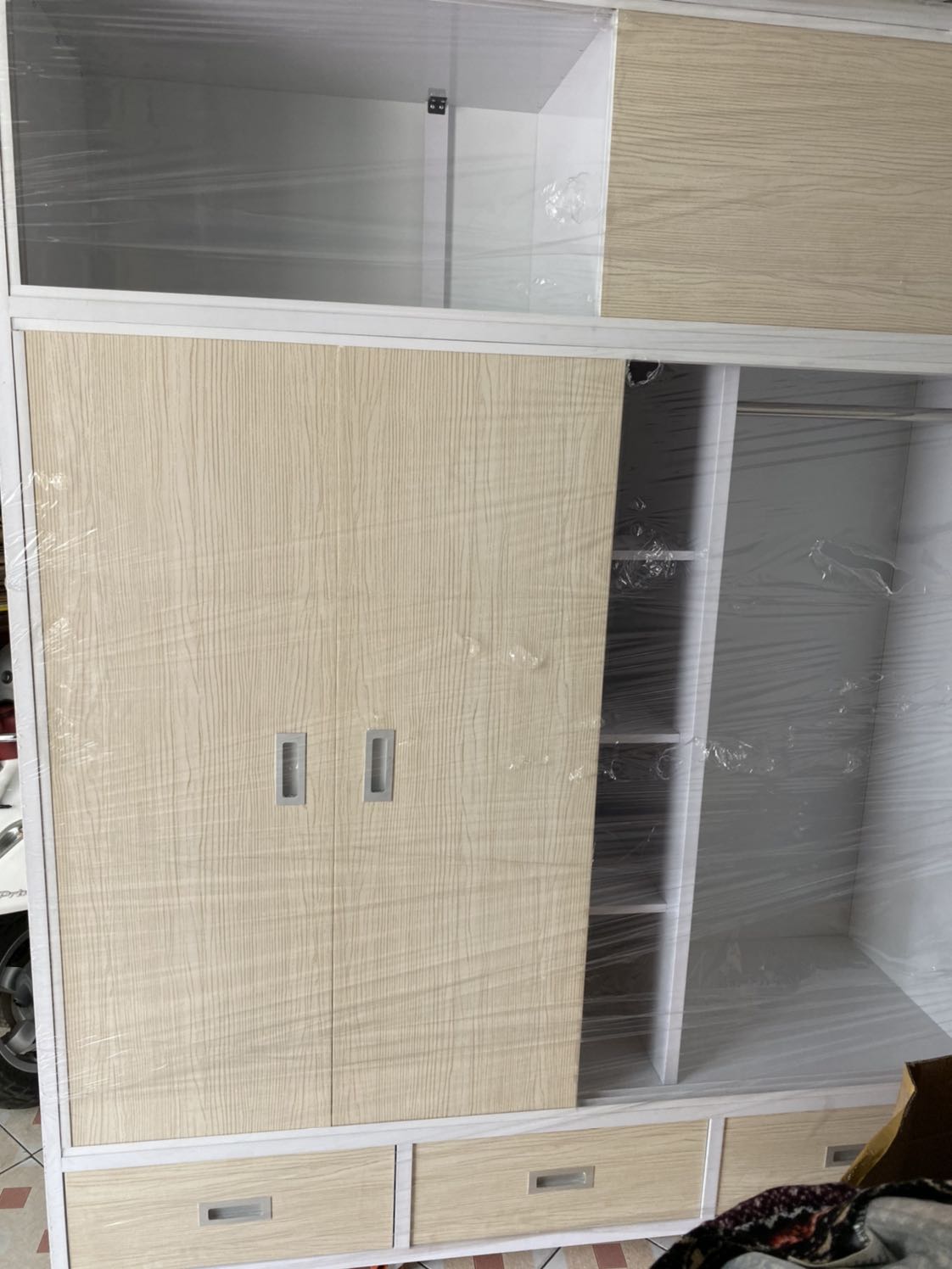 Tủ đẹp lắm luôn ,, không nghĩ được là tầm giá này mà được cái tủ ưng như vậy luôn ???