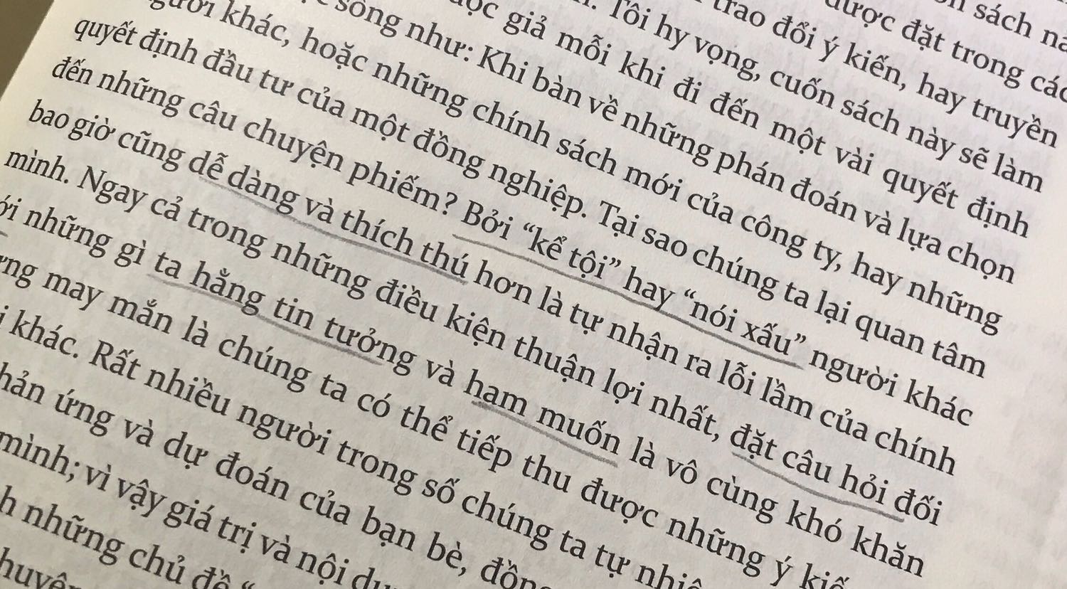 Sách k nặng như cục tạ nhưng cũng k hề nhẹ như minh hoạ hehe. Bìa dẻo, giấy trắng nhẹ có một xíu nếp gấp, but k sao tạm bỏ qua. Nội dung thì giúp mình khôn ra nhiều đấy, độ hề hước thì khỏi bàn cãi nhá.