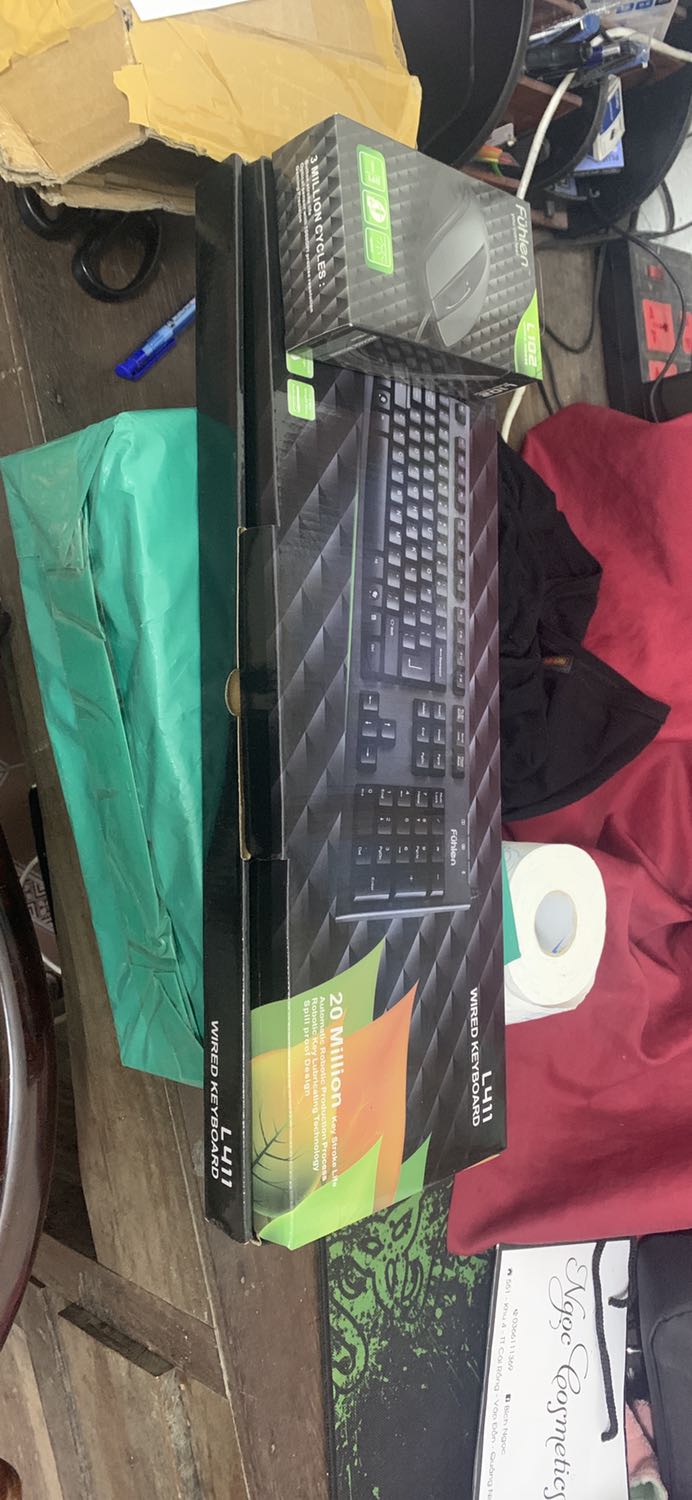 Shop làm ăn ko uy tín. T đặt hàng mã A120G, shop lại giao cho t mã L411, L102. Cái t cần là bán phím và chuột không dây, chứ không phải là có dây như shop có. Trong khi đó hết hàng cũng không gọi báo cho t mà tự ý giao mẫu khác. Quá tệ